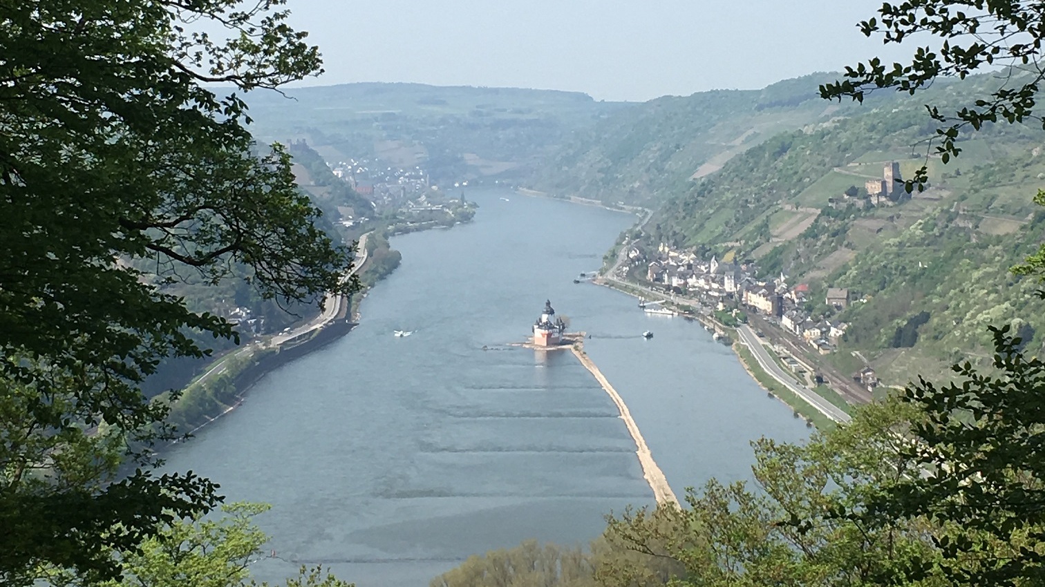 On the Rheinsteig trail you have fantastic views of the romantic Rhine.